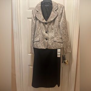 Evan-Picone Jacket & Skirt Suit
Brocade Champagne & Black
Womans 16 NWT Reg $200